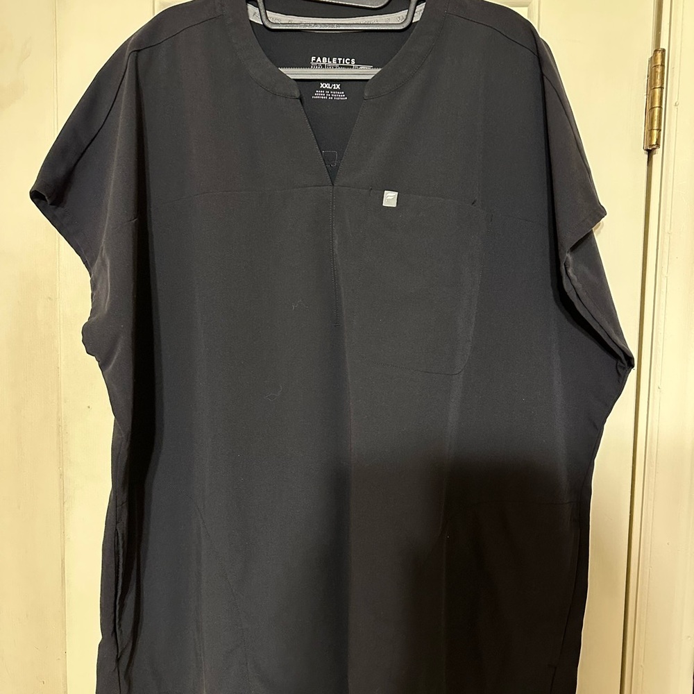 Fabletics Women’s Black Scrub Top